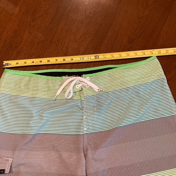 O’NEILL Mens Board Short - size 40” waist - Picture 12 of 13